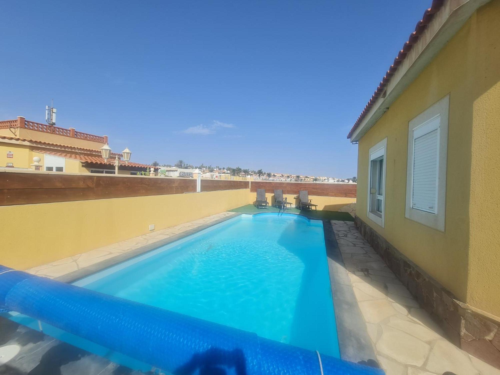16 Con Piscina Privada *